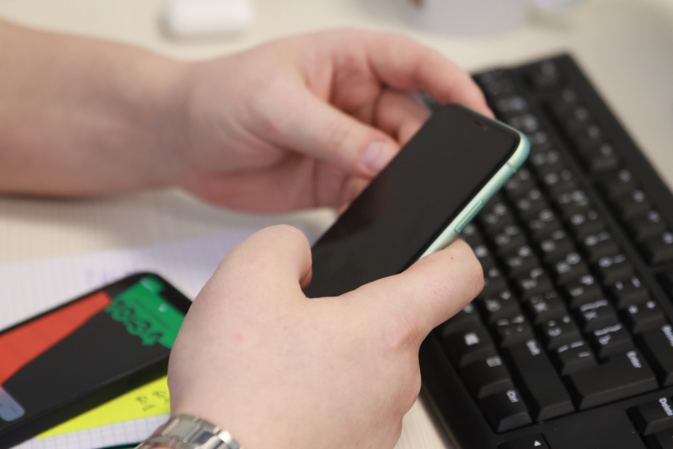 Петербуржца оштрафовали за оскорбительное сообщение в мессенджере после ссоры